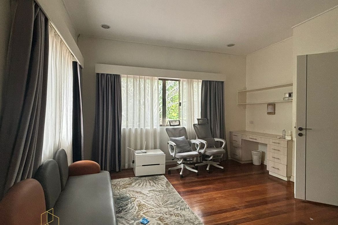 Luxurious 2-Storey House in Dasmariñas Village with Garden and Pool