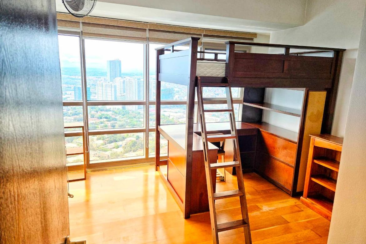 The Residences at Greenbelt, San Lorenzo Tower-дағы люкс 2 бөлмелі пәтер