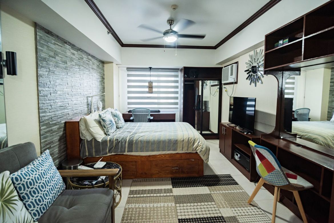 The Columns Legazpi-дағы 1 бөлмелі жиһаздармен жабдықталған пәтер