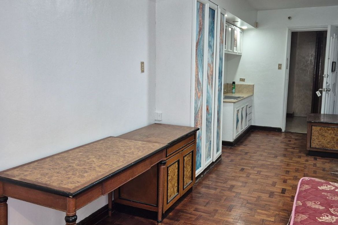 Big Studio on 25th Floor with Balcony - Makati Location