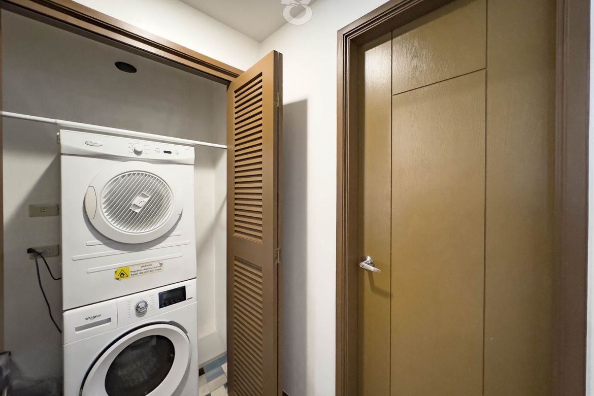 Fully Furnished 1-Bedroom Apartment with Parking