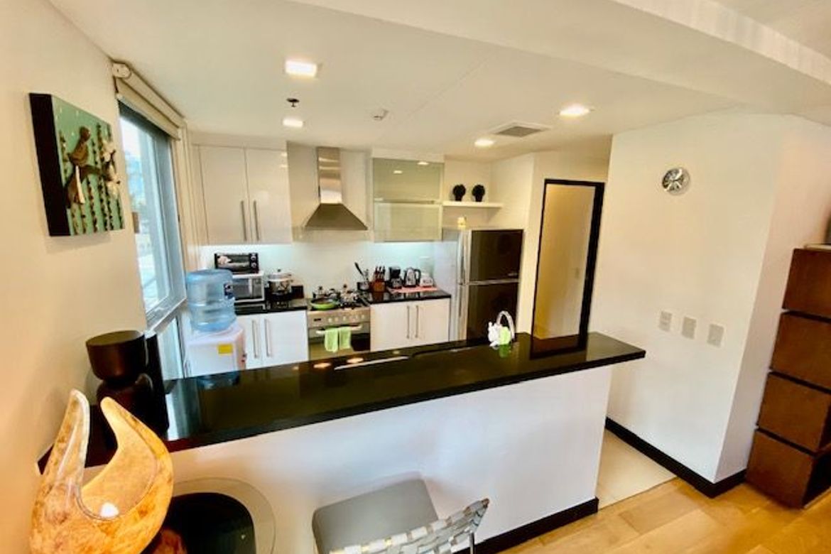 One Serendra, BGC-дағы толық жабдықталған 2 бөлмелі пәтер