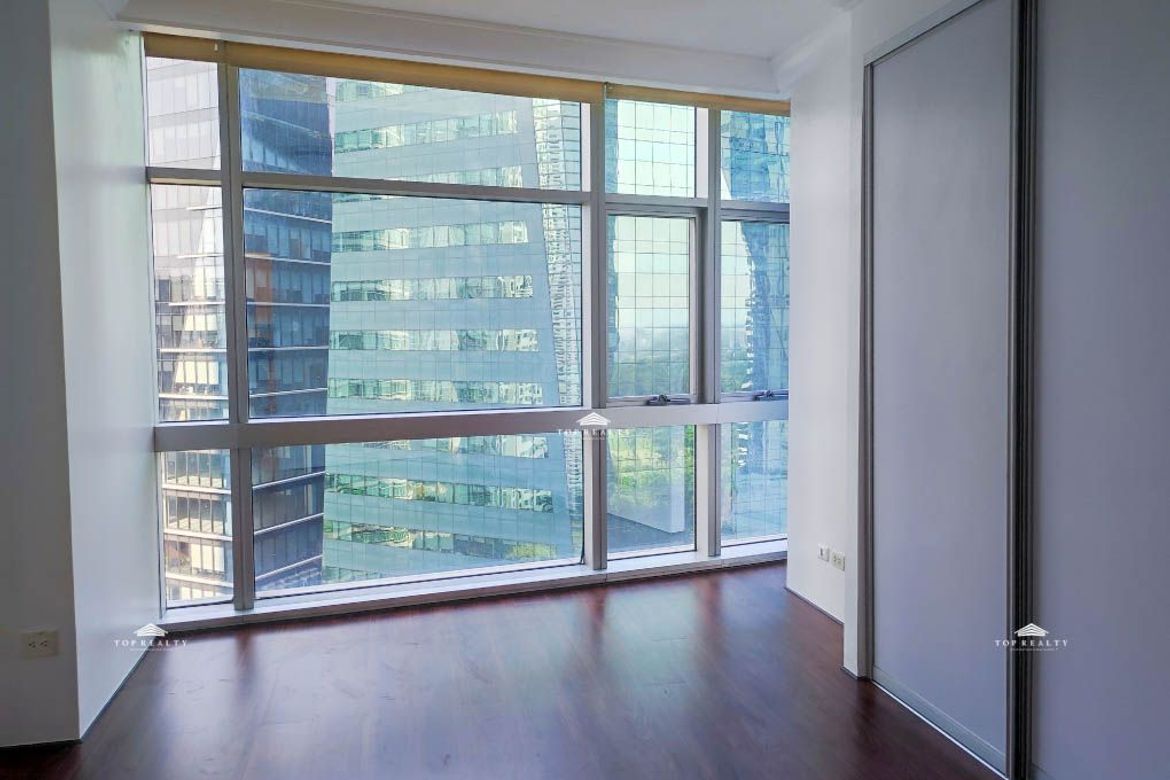 Luxurious 3BR Pacific Plaza Condo in BGC, Taguig City
