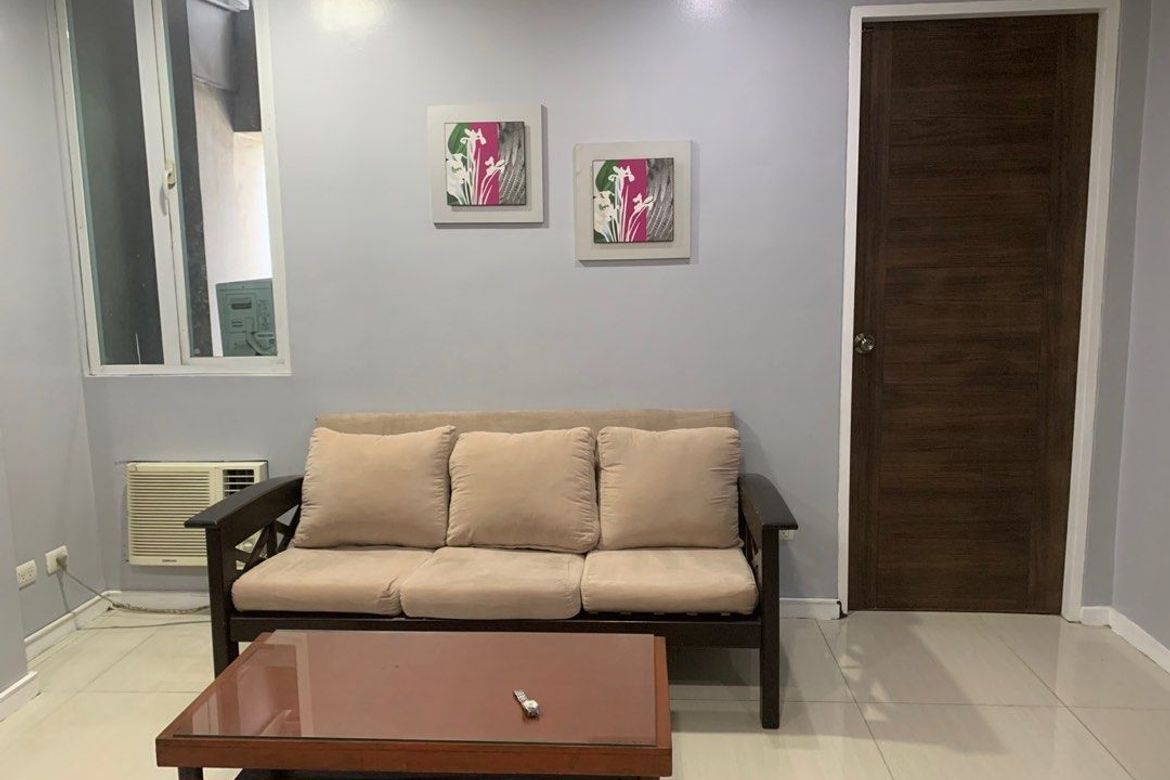 One Bedroom Semi-furnished Apartment in Bonifacio Global City