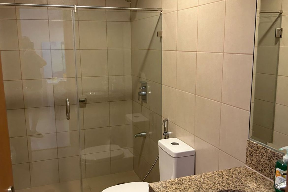 Қала көрінісі бар толық жабдықталған 1 бөлмелі пәтер