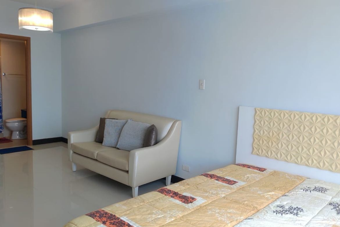 Studio Apartment on 24th Floor with City View