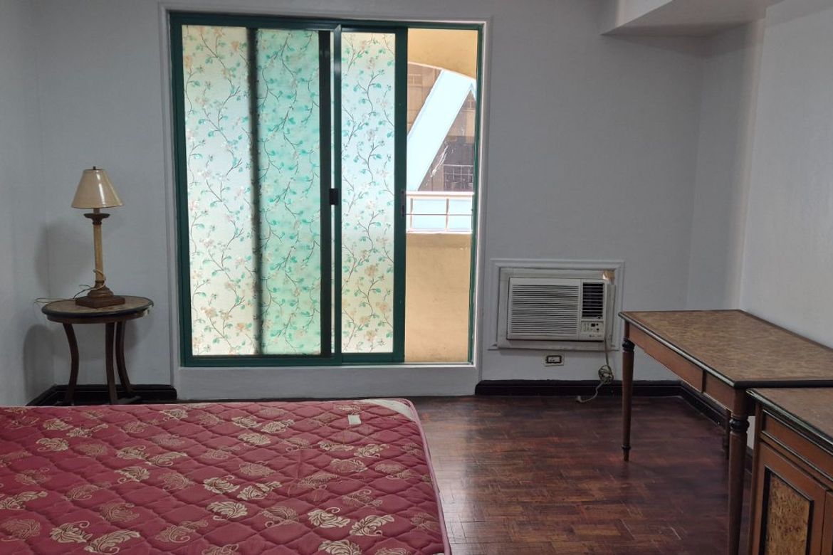 Big Studio on 25th Floor with Balcony - Makati Location