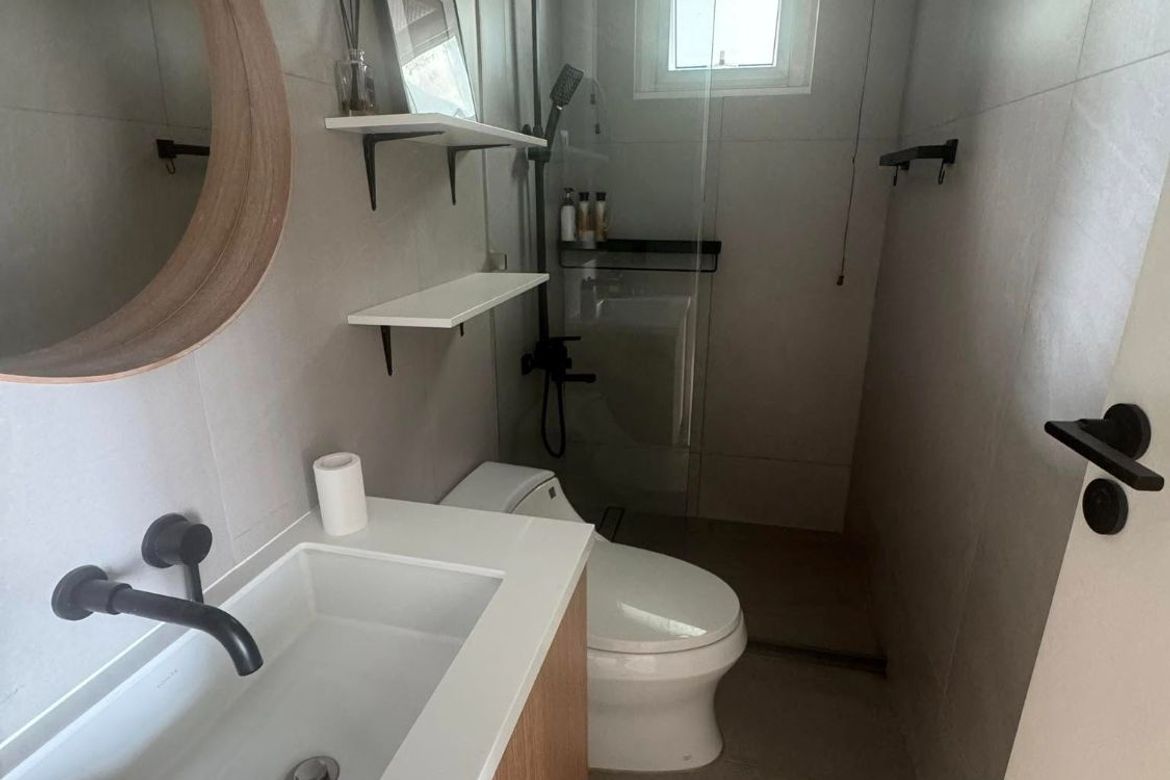 Corner 2 Bedroom in Red Oak Two Serendra BGC, Taguig