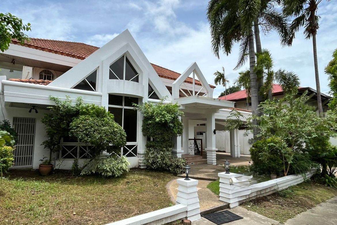 Spacious 5-Bedroom House in Ayala Alabang Village