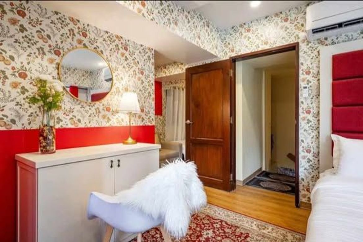 Modern 2BR Unit in BGC, Fort Victoria