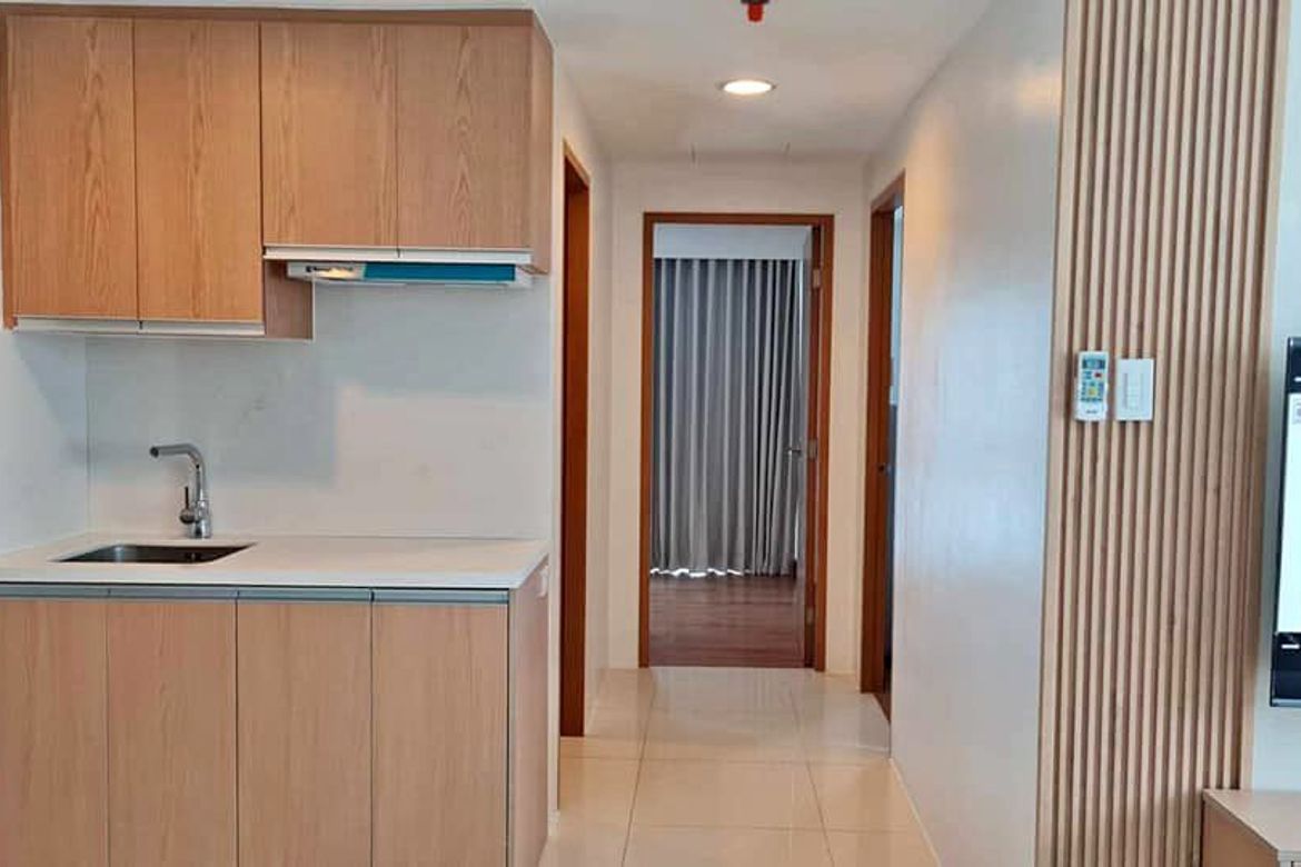 Fully Furnished 2-Bedroom BGC Apartment with Balcony and Skyline View