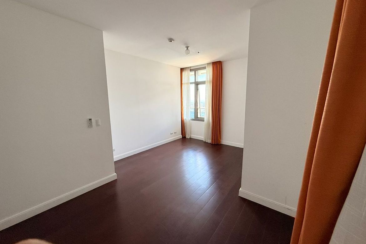 The Suites BGC-тегі 3 жуасты люкс пәтер