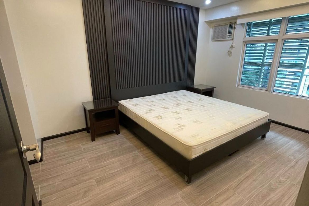 Жаңа жөнделген 2 бөлмелі пәтер Two Serendra BGC-де