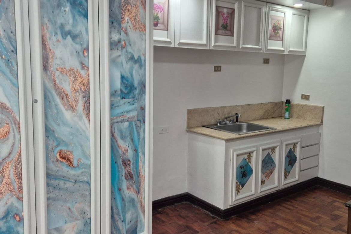 Big Studio on 25th Floor with Balcony - Makati Location