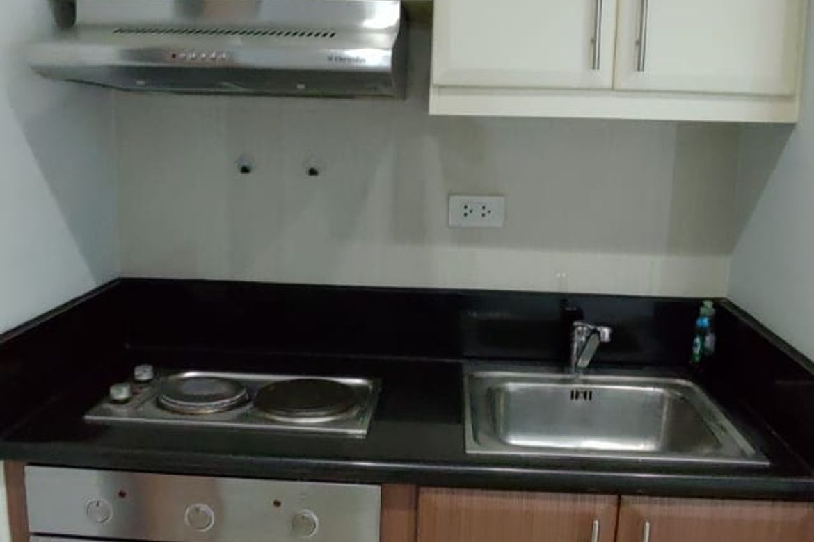 Studio Apartment on 24th Floor with City View
