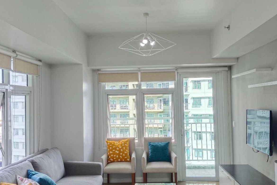 Fully Furnished 2 Bedroom Apartment in Two Serendra, BGC