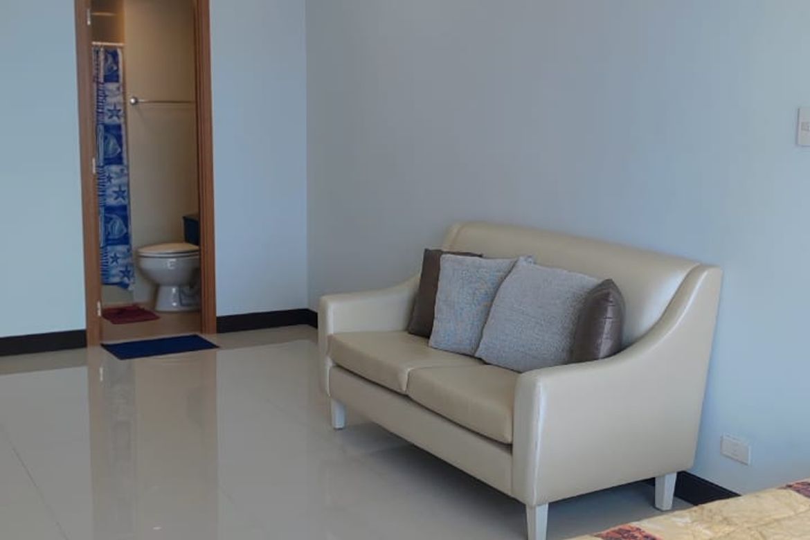 Studio Apartment on 24th Floor with City View