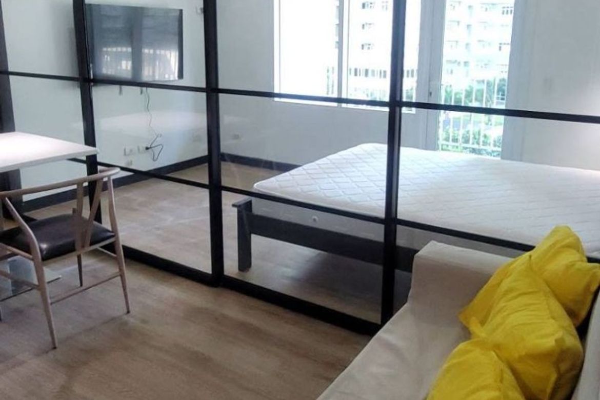 Two Serendra-дағы жиһазбен жабдықталған 1 бөлмелі пәтер