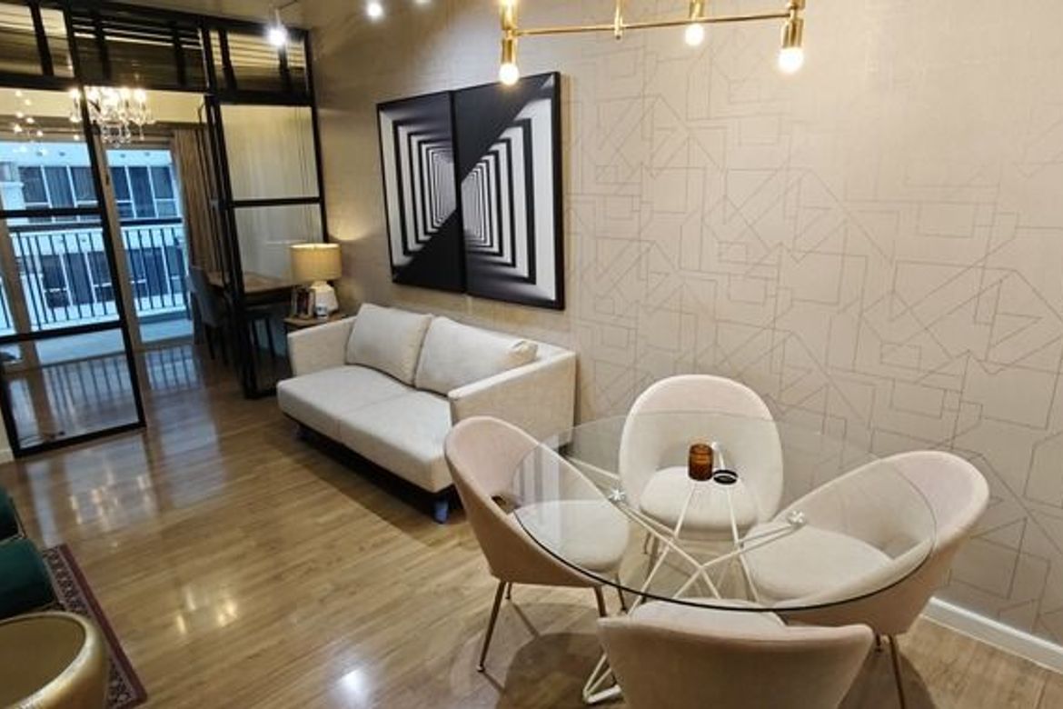 The Maridien, BGC-тегі 1 бөлмелі дизайнерлік интерьерлі пәтер