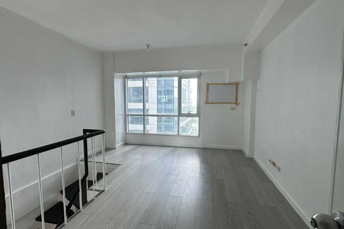 1 Bedroom Loft Type Condo near Robinsons Galleria