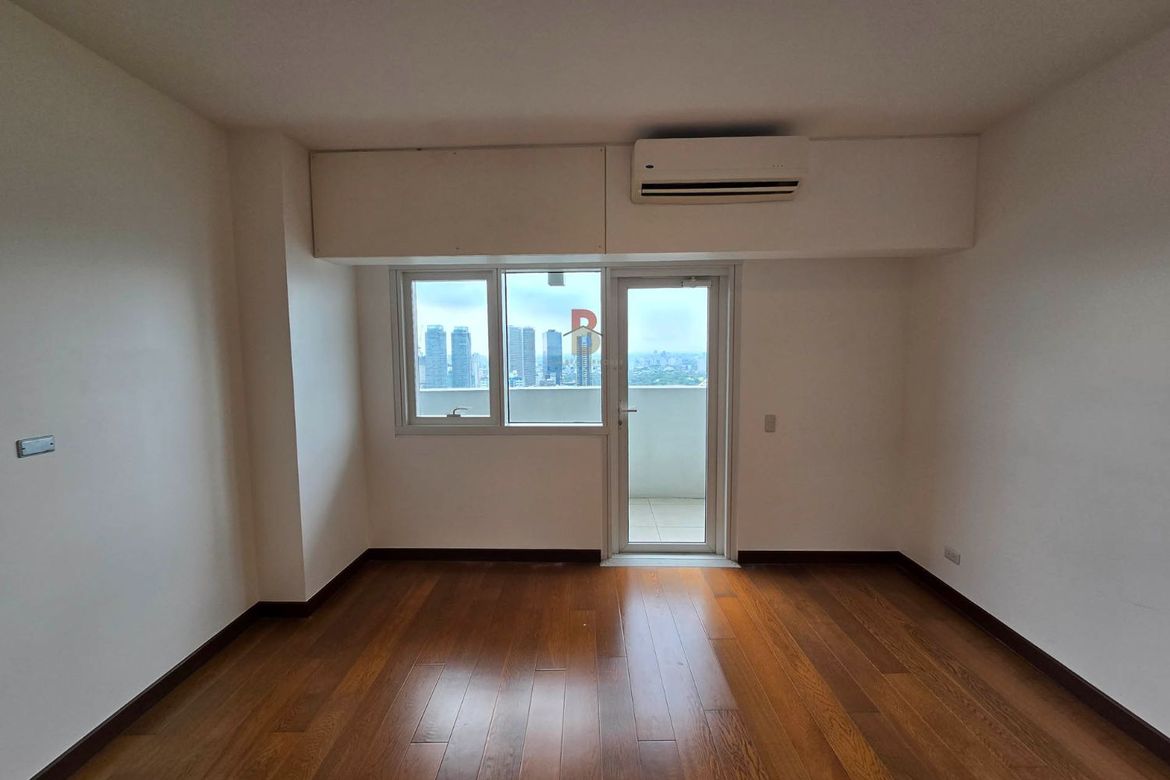 2 Bedroom Condo at The Royalton with Balcony and Parking