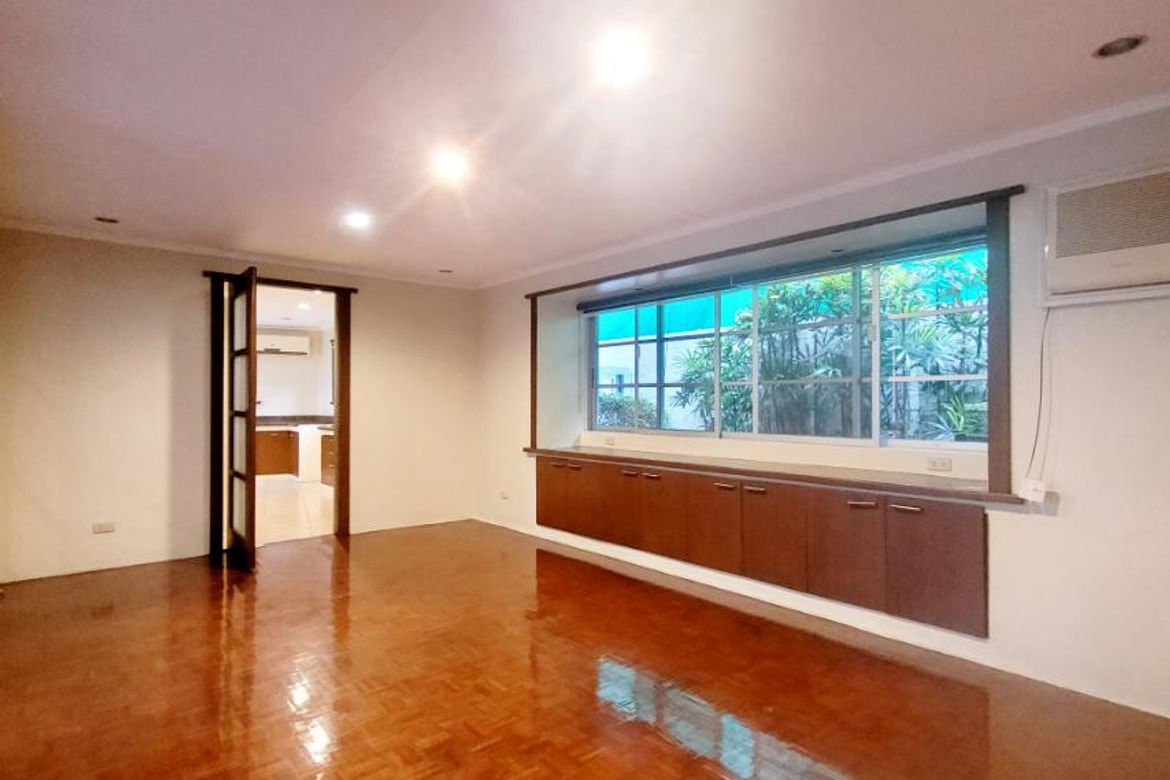 5 Bedroom House with Pool in Dasmarinas Village, Makati City