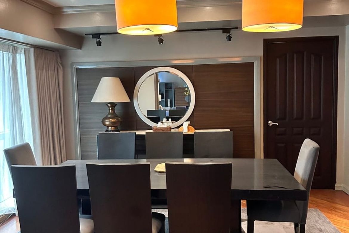 Forbes Tower-дағы 3 бөлмелі люкс пәтер