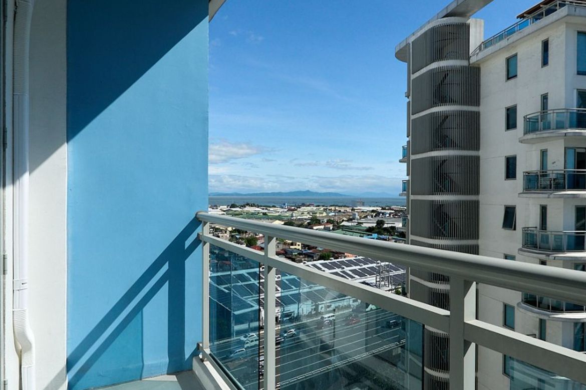 Толық жабдықталған 1 бөлмелі пәтер Azure Urban Resort Residences-те