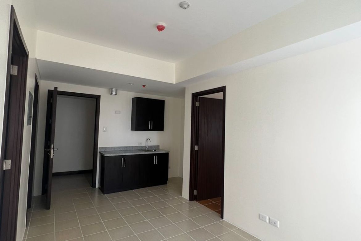 Pioneer Woodlands Studio and 1-2 Bedroom Apartments Near MRT Boni Station