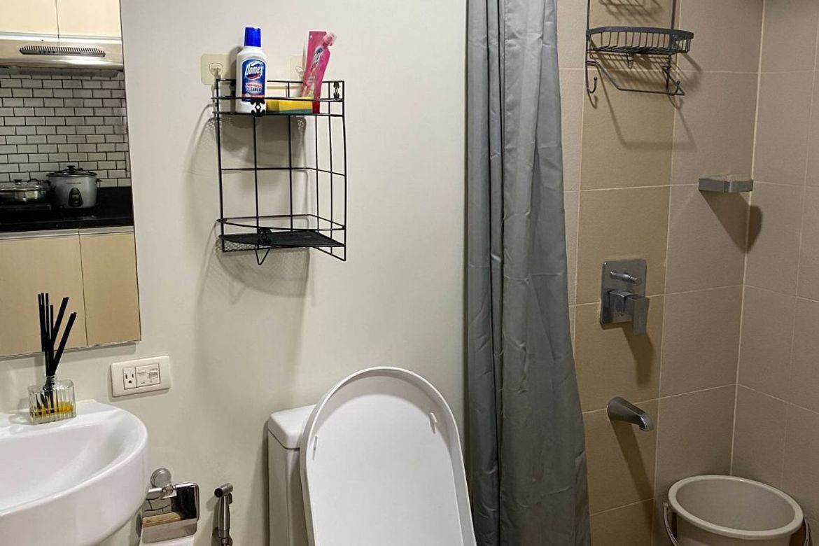 Studio in Kroma Tower, Makati CBD - Fully Furnished