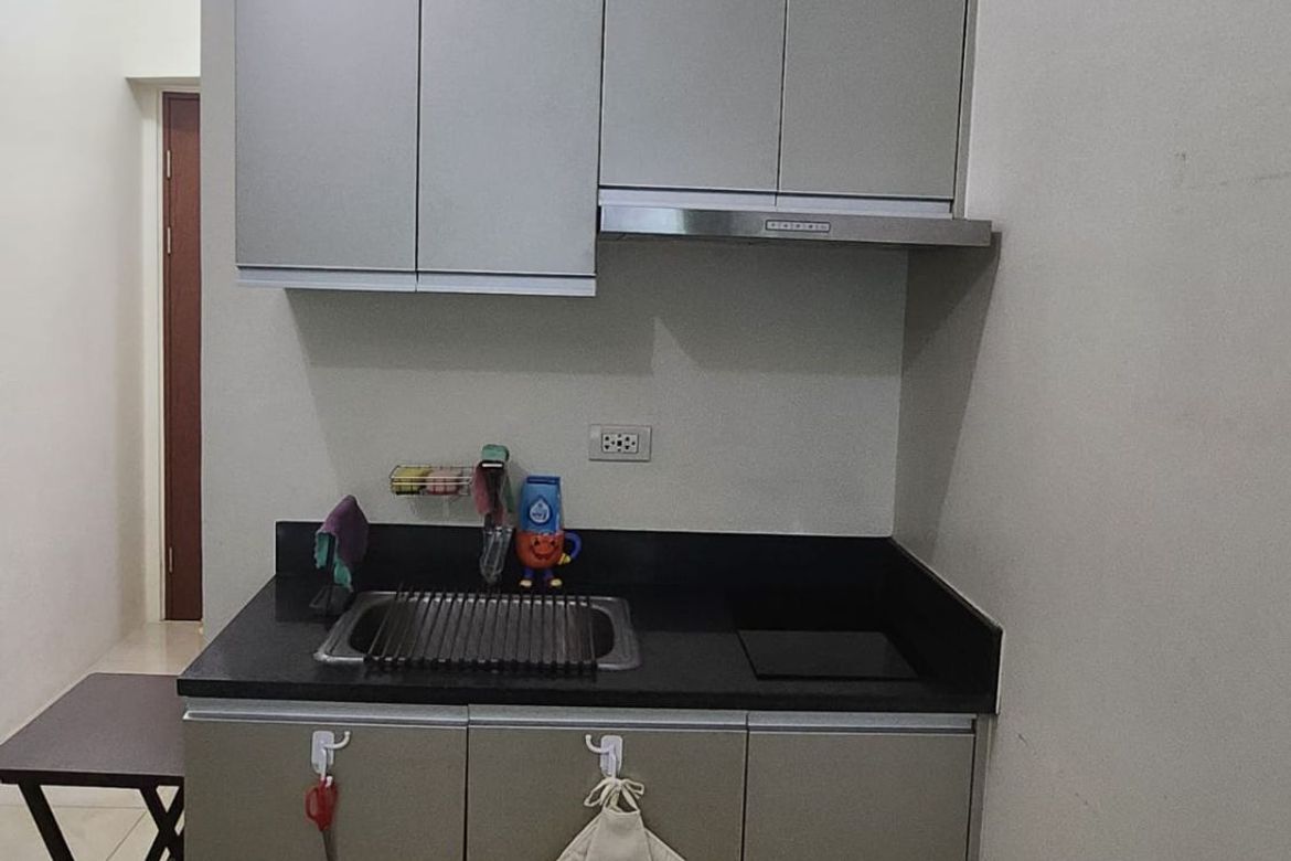 Fully Furnished Studio in Legazpi Village, Makati