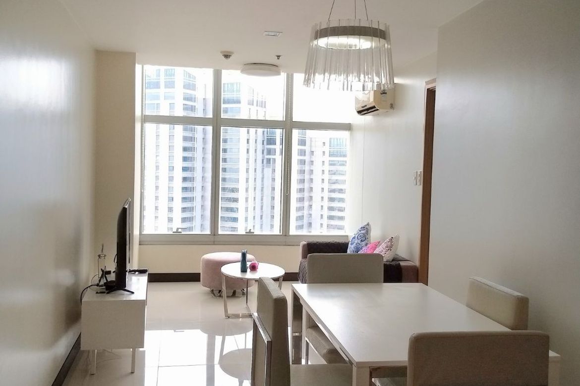 1-кімнатна квартира в One Central, Макаті CBD - вид на місто, повністю мебльована