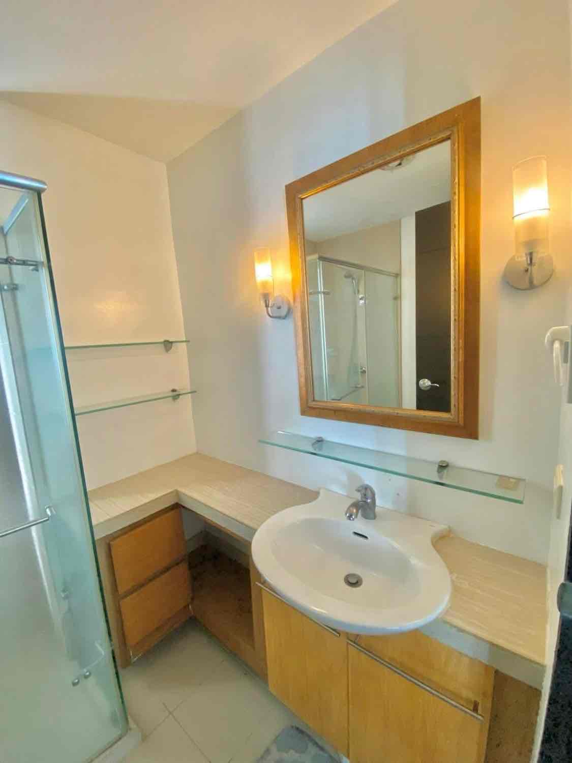 Fully Furnished 2BR Apartment in BLUESAPHIRE, BGC