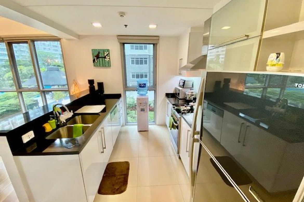 One Serendra, BGC-дағы толық жабдықталған 2 бөлмелі пәтер