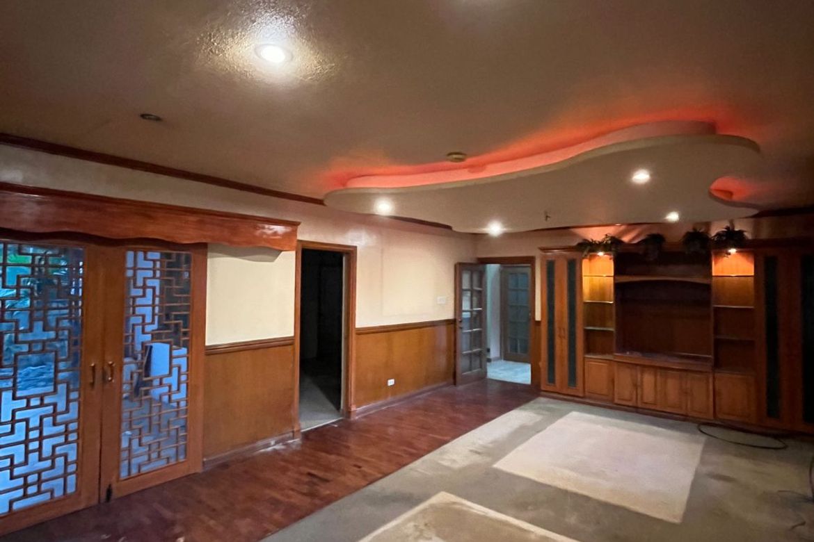 Spacious 4-Bedroom Executive Home in Merville with Gardens and Parking