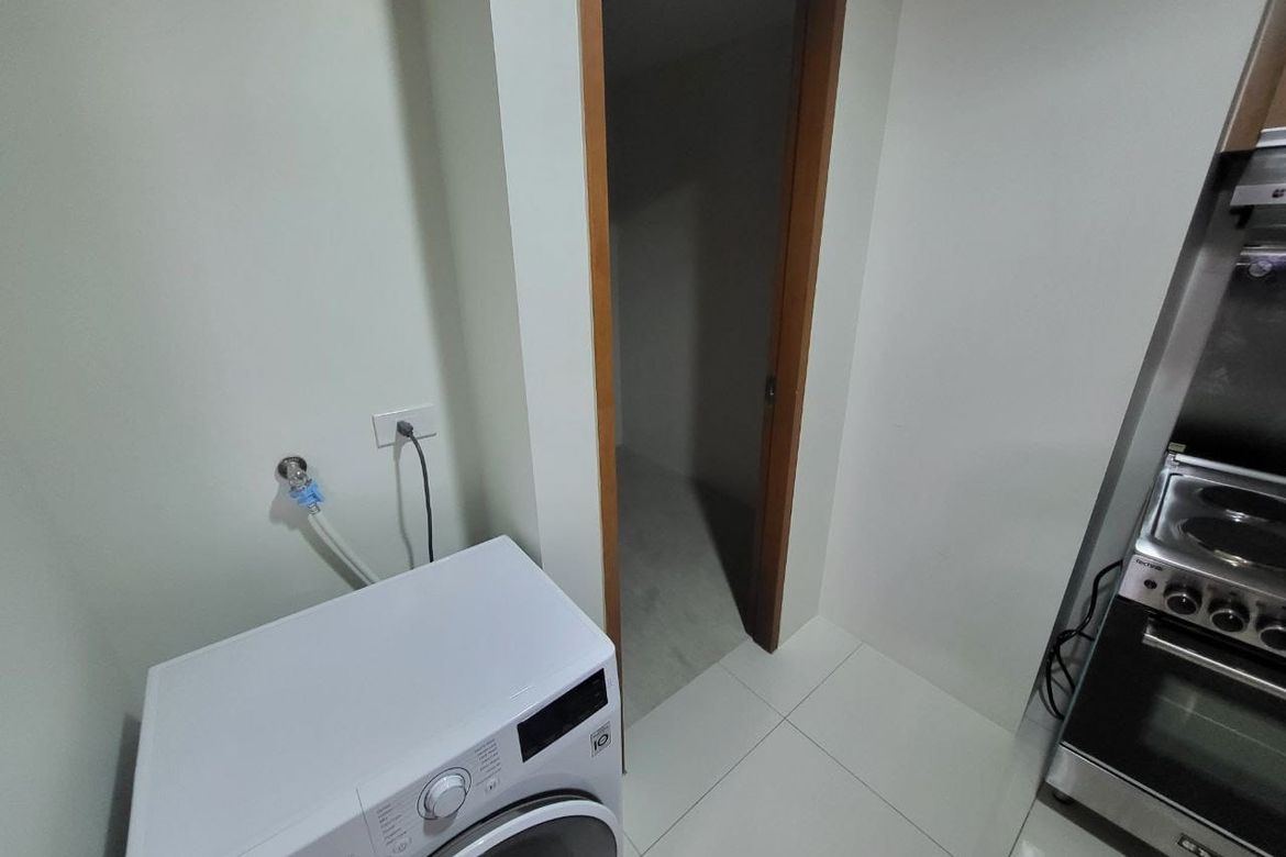 Central Park West BGC Тагиг Ситидегі екі бөлмелі пәтер