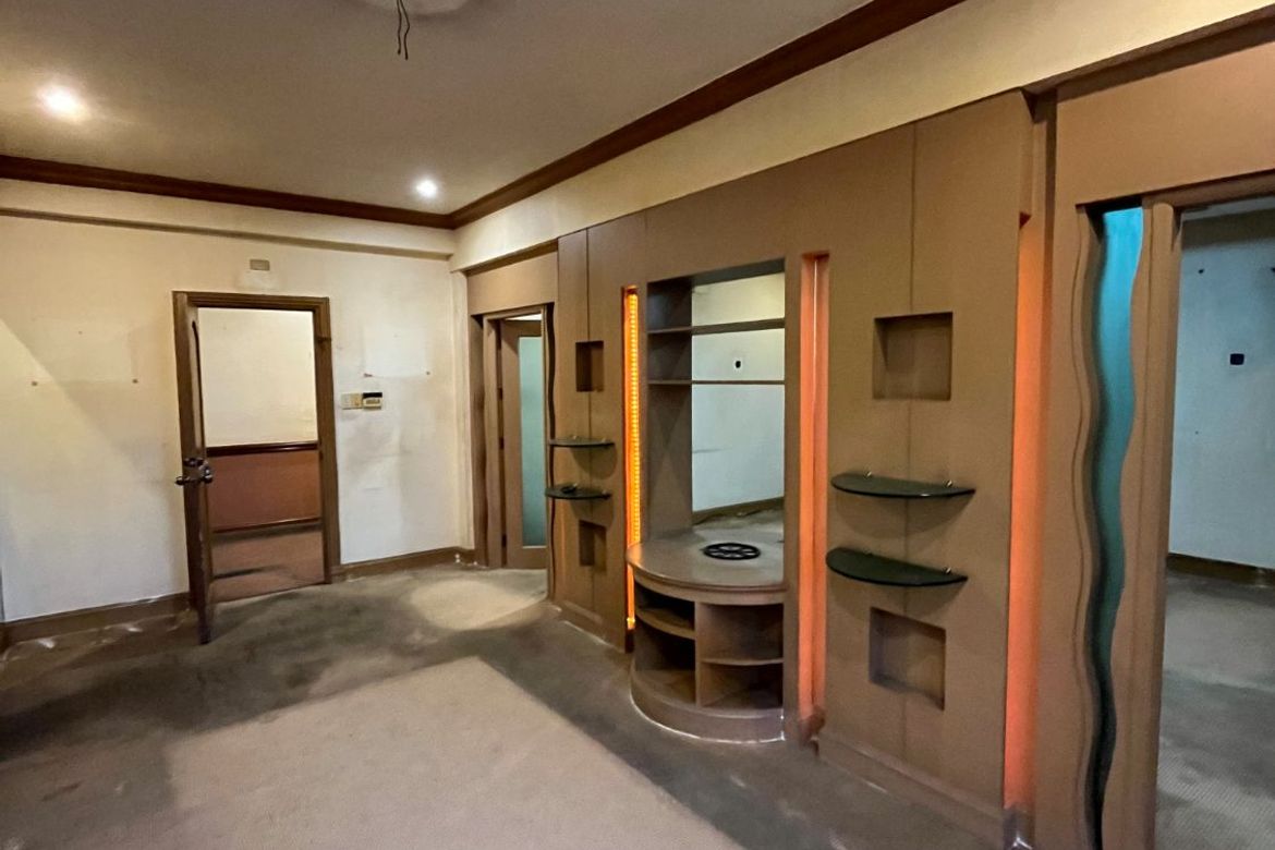 Spacious 4-Bedroom Executive Home in Merville with Gardens and Parking