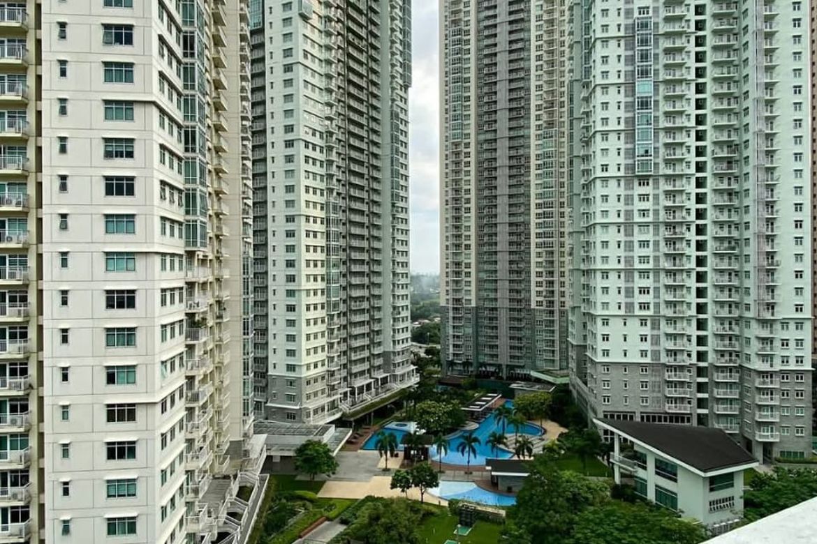 Two Serendra, The Calley - 2-жатақаналы жиһаздалған пәтер