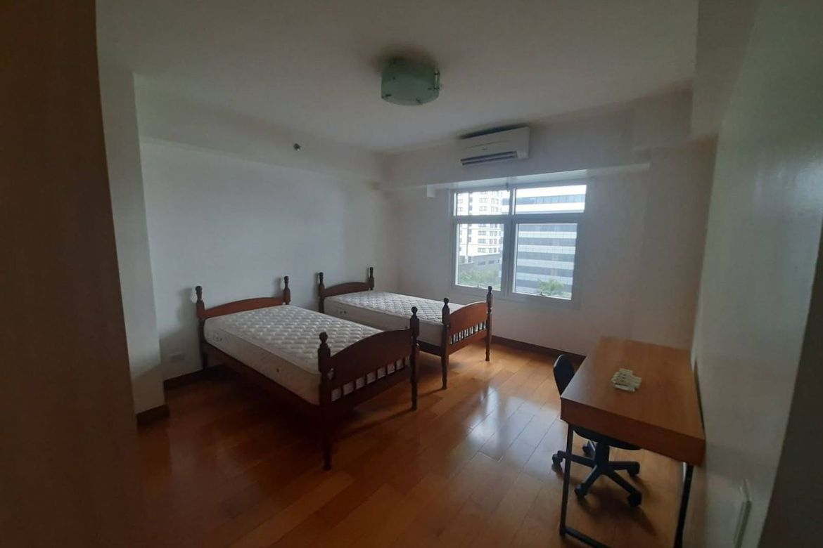 One Serendra BGC, Тагиг қаласындағы 3 бөлмелі жиһазбен жабдықталған пәтер