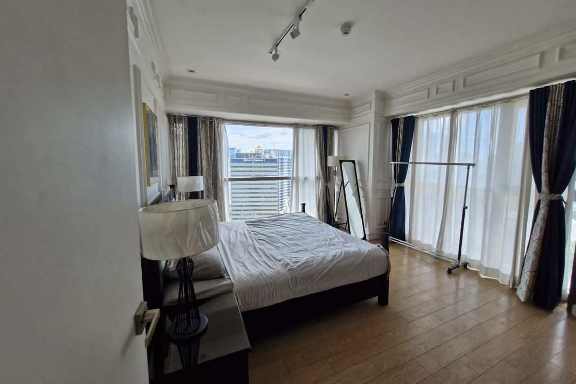 One Shangri-La Place-те қала көрінісі бар талғампаз 1 бөлмелі пәтер