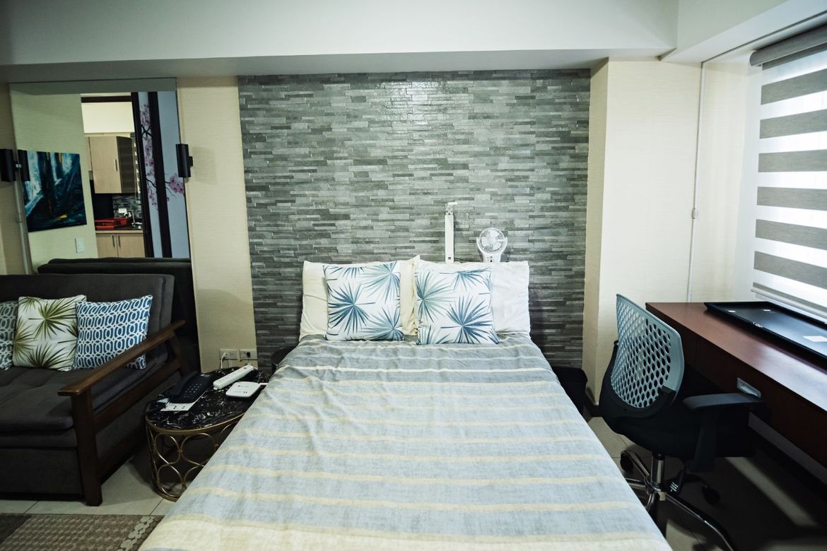 The Columns Legazpi-дағы 1 бөлмелі жиһаздармен жабдықталған пәтер