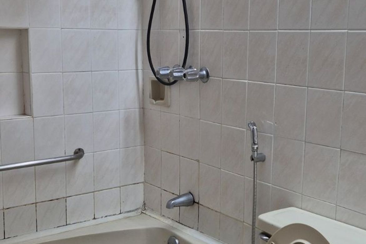 Big Studio on 25th Floor with Balcony - Makati Location