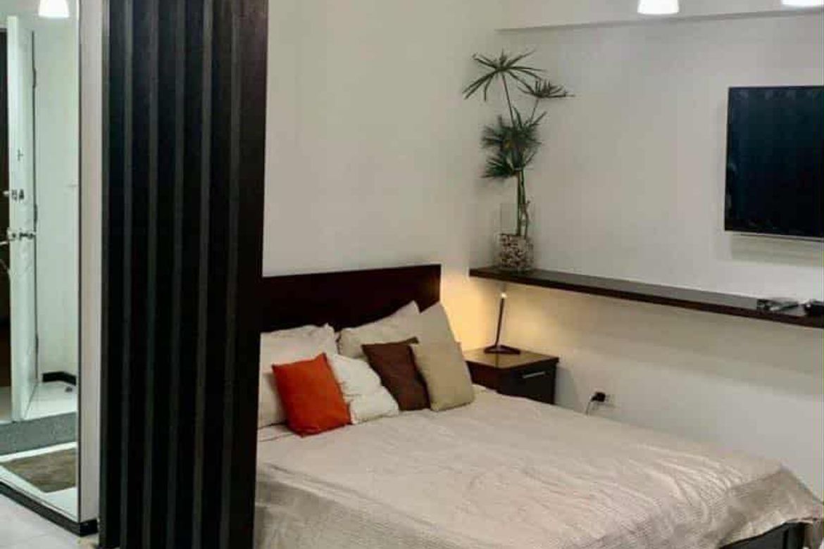 Executive Studio Unit at Two Serendra, The Almond