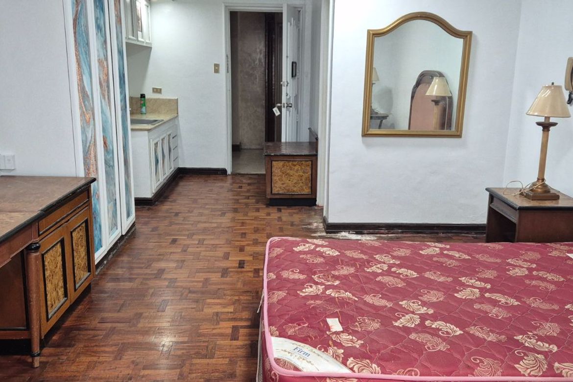 Big Studio on 25th Floor with Balcony - Makati Location