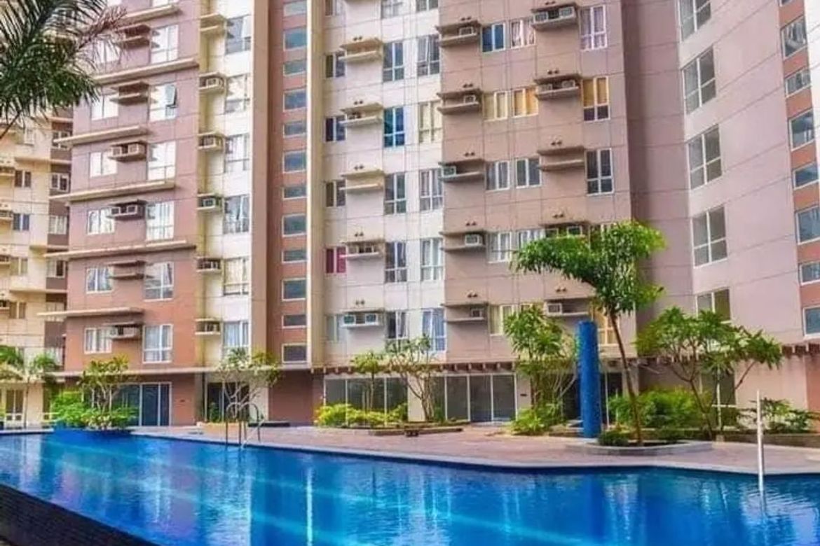 Mandaluyong қаласындағы Pioneer Woodland кондоминиумы - MRT Boni станциясына қосылған