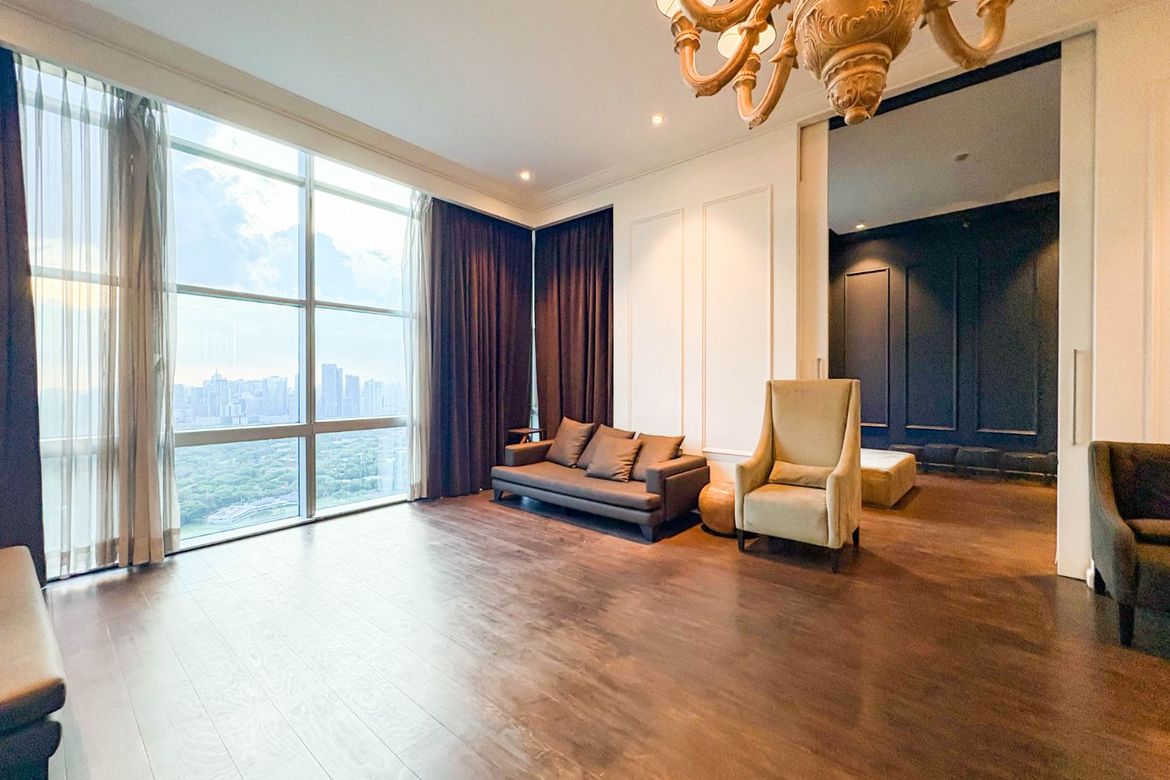 Pacific Plaza Towers, BGC-тегі 3 жұмалы люкс пәтер