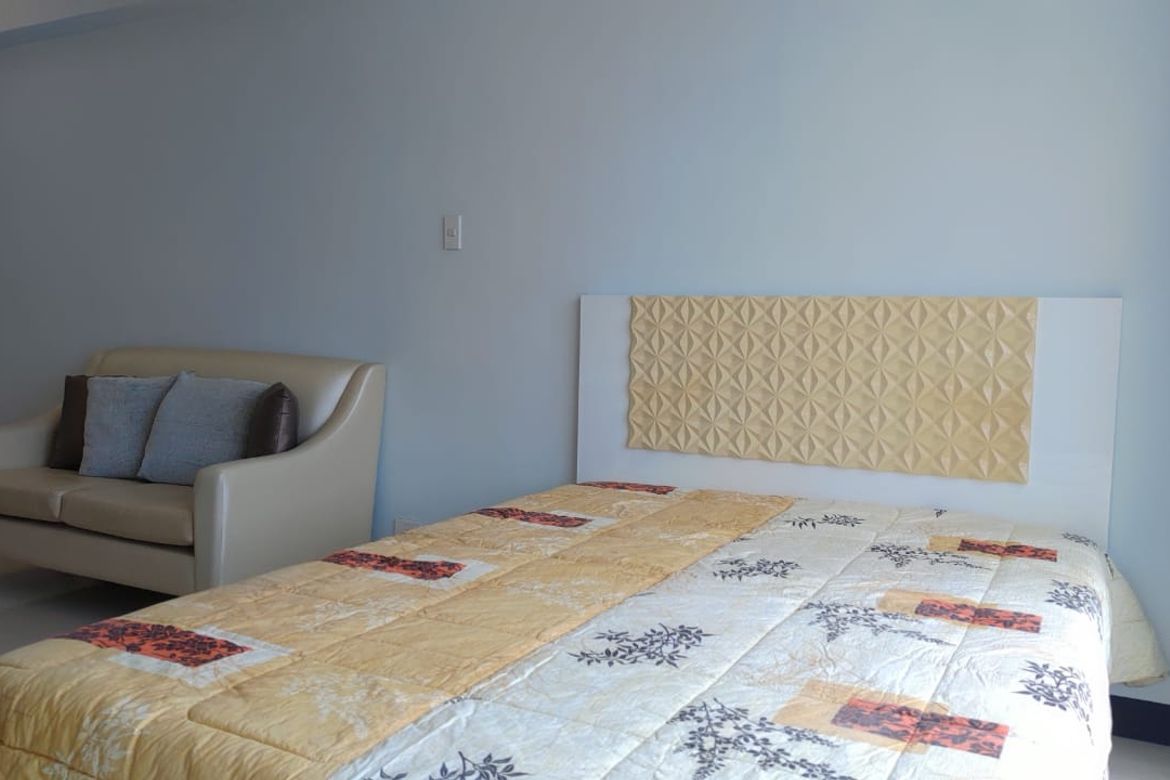 Studio Apartment on 24th Floor with City View