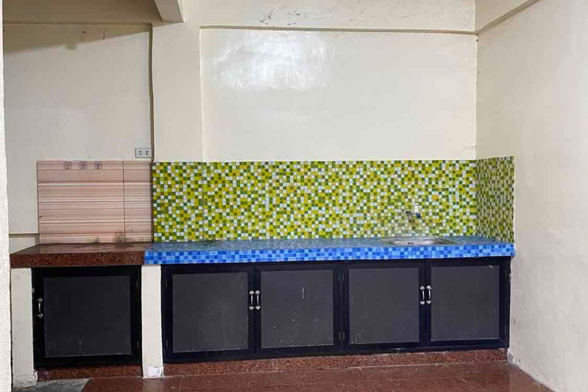 3 жұмалатын үй, SLEX Mamplasan маңындағы Jubilation Enclave тұрғын үй кешенінде, Бинян қаласы