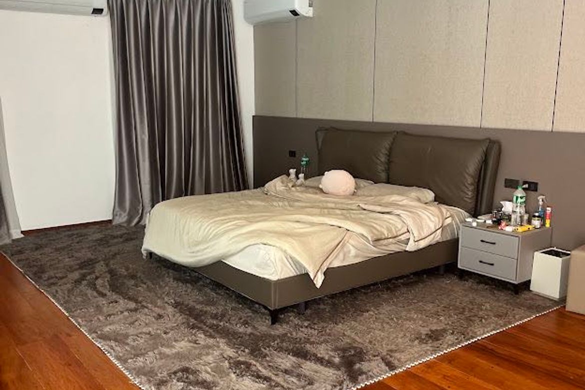 Luxurious 7-Bedroom House in Ayala Alabang Village with Multiple Amenities