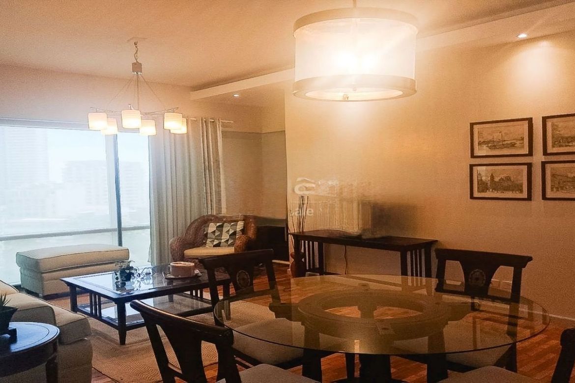One Legazpi Park-тағы жөнделген 2 бөлмелі пәтер